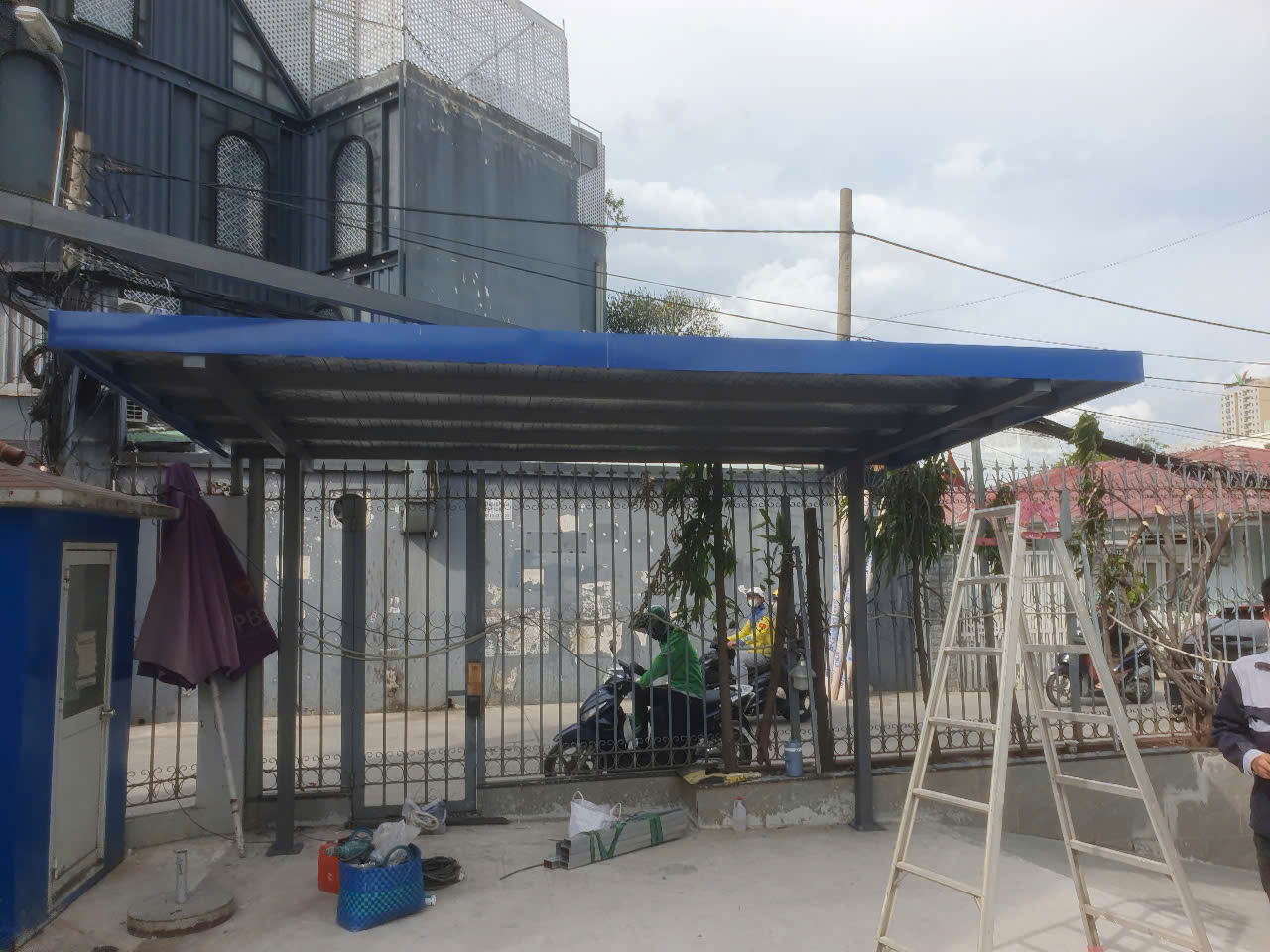 Dịch Vụ Lợp Mái Tôn Quận 2 Uy Tín – Báo Giá Mới Nhất 2025 4 Lắp mái tôn mới chống nóng