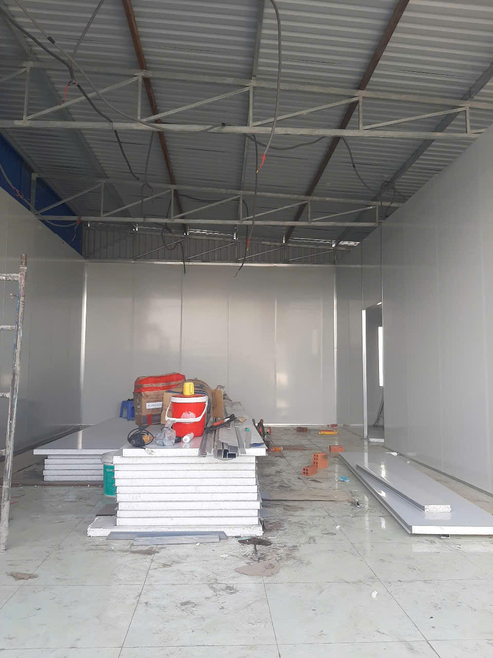 Dịch Vụ Lợp Mái Tôn Quận 3 Uy Tín – Báo Giá Mới Nhất 2025 2 Xây Dựng Hoàng Hiệp xử lý được đa dạng mặt bằng