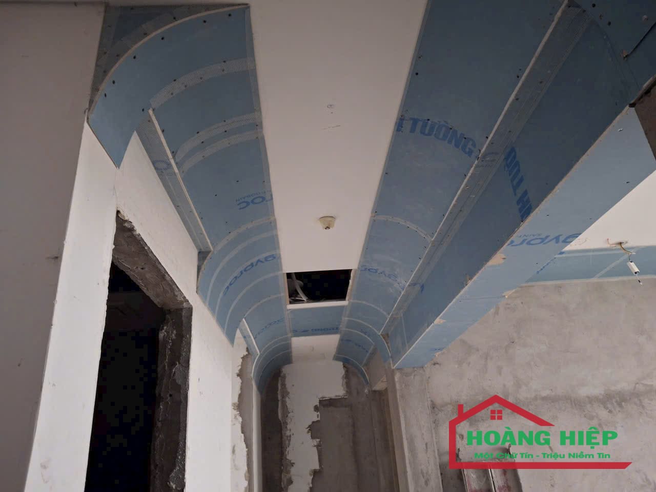 Thi Công Vách Ngăn Thạch Cao Quận 1 - Uy Tín, Chuyên Nghiệp, Giá Tốt 1