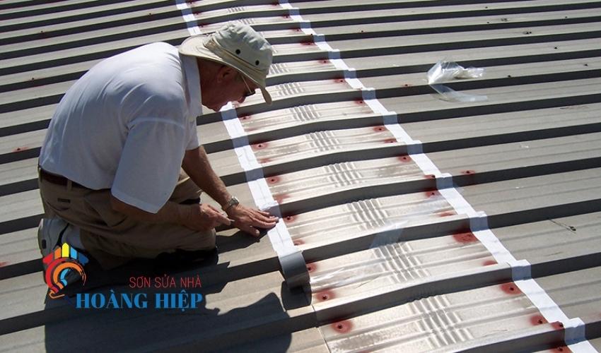 Quy trình thi công chống thấm dột mái tôn Quận 9