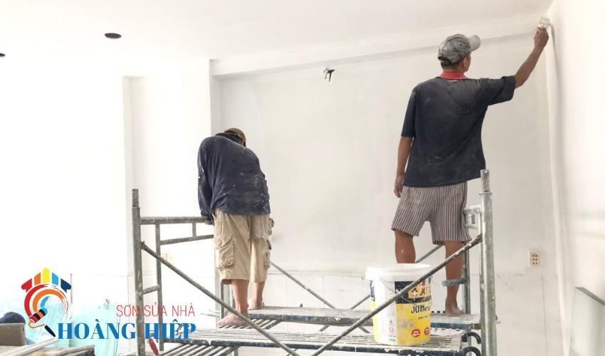 Quy trình làm việc của đội thợ sơn nhà Tân Phú